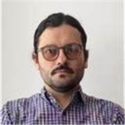 Profesor en el área de derecho ambiental con experiencia práctica y académica