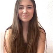 Me defino como una persona aplicada, responsable y amable.