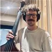Diplomato in Contrabbasso Jazz, turnista in vari generi con esperienza live/studio. Offro lezioni anche di Armonia e Ear Training