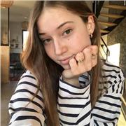 Professeure à domicile, donne des cours niveau primaire, collège, lycée.