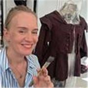 Laureata in pittura -stilismo -ho lavorato per 11 anni al teatro bolschoi di Mosca -Teatro lirico di Cagliari