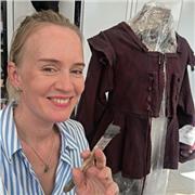 Laureata in pittura -stilismo -ho lavorato per 11 anni al teatro bolschoi di Mosca -Teatro lirico di Cagliari