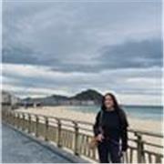 Soy integradora social y estudio educación social, y siempre he trabajado con niños y niñas tanto apoyandoles educativamente, como jugando y pasando el tiempo con ellos