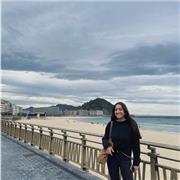 Soy integradora social y estudio educación social, y siempre he trabajado con niños y niñas tanto apoyandoles educativamente, como jugando y pasando el tiempo con ellos