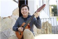 Clases de música con enfasis ej instrumentos de cuerda pulsada como la guitarra, el tiple o el tiple requinto