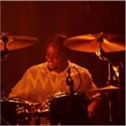 Débutant à la batterie ? Jouez vos premiers grooves dès le 1er cours (méthode claire & sans stress)