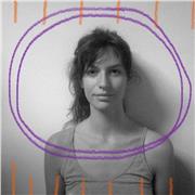 Laureata in lingue offre lezioni online di inglese, francese, portoghese e italiano.