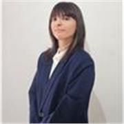 Profesora de economía con conocimientos en marketing e investigación de mercados 