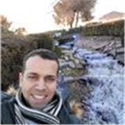 Profesional en el área financiera, traductor, intérprete, coach profesional.
