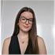 Profesora titulada en Advanced C1 de inglés con más de un año de experiencia.