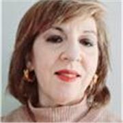 Soy italiana de lengua materna y tengo licenciatura en derecho y tres máster. También tengo un nivel elevado de Español