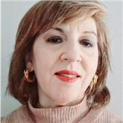 Soy italiana de lengua materna y tengo licenciatura en derecho y tres máster. También tengo un nivel elevado de Español