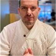 Soy Mark Anthony, profesor de inglés con más de 20 años de experiencia, Máster de Profesorado, QTS y Ldo en Filología Ingles