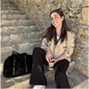 Soy una persona resolutiva, alegre, responsable y positiva. Me encantaría poder dar clases de inglés a niños y niñas.
