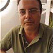 Laureato in ingegneria meccanica con la passione per l'insegnamento a ragazzi e ragazze delle scuole medie, liceo ed istituti tecn