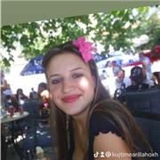 Laureata in linguistica con magistrale in lingua e literatura europea e americana