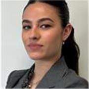 I'm an outgoing young woman who likes teaching to anyone who needs help! 