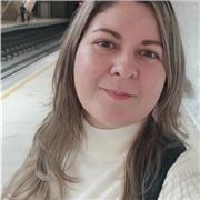 Niños y adolescentes que necesiten refuerzos en sus clases de primaria e instituto. Soy una profe talentosa, amable y paciente, además me gusta mucho mi trabajo, así que enseño con entusiasmo y dinamismo.