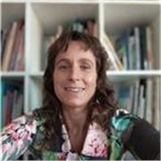 Insegnante italiana di italiano a distanza con laurea triennale e specialistica in lingue e certificado per l'insegnamento