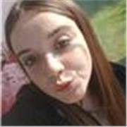 Profe joven para los más peques centrada en las asignaturas de primaria.