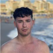 Chico estudiante con nivel avanzado de inglés, doy clases de inglés particulares desde para todos los niveles escolares