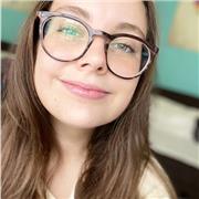 Ich bin Studentin an einer internationalen und englischsprachigen Universität. 
Ich gebe online Nachhilfe für alle Alters-und Klassenstufen in Englisch. 
Zusätzlich gebe ich auf Anfrage Nachhilfe in Deutsch, ebenfalls Deutsch als Fremdsprache. 
Additional