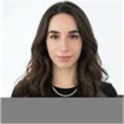Soy estudiante, tengo nivel C1 de francés, hablo árabe nativo y un nivel B2 de inglés.