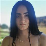 Estudiante, que ha aprendido a cocinar con mi maravillosa abuela y con mi tía la cual es chef en un restaurante de la zona