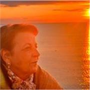 Motivata a condividere le proprie compenze d'informatica con 39 anni di esperienza d'insegnamento a vari livelli