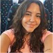 Me defino como una persona responsable, paciente y cercana, con vocación por la enseñanza y entusiasmo por acompañar a los alumnos