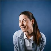 Profesora de Diseño Gráfico apta para todas las edades.