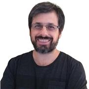 Ich unterrichte seit über zehn Jahren Spanisch als Zweitsprache. Ich arbeite online für verschiedene Unternehmen und international