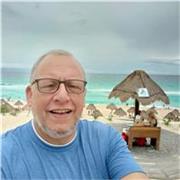 Maestro titulado y con experiencia en enseñanza, imparte clases de Inglés, desde principiantes hasta TOEFL, Cambridge, etc