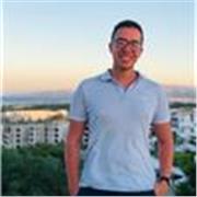 Profesor que imparte clases de Francés para todas edades y Inglés para los menores de 14 años