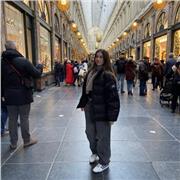 Hola! Em dic Alba i estudio Psicologia. Tinc experiència fent classes particulars a alumnes d’ESO i Batxillerat