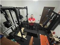 Istruttore, riconosciuto dal’ associazione italiana personal trainer, pianifica e struttura schede personalizzate allenamento