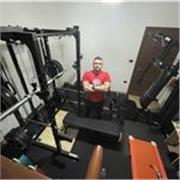Istruttore, riconosciuto dal’ Associazione Italiana Personal Trainer, pianifica e struttura schede personalizzate allenamento