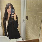 laureata in farmacia, impartisce lezioni di chimica o italiano, con esperienza annuale alle spalle