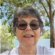 Professora de língua portuguesa e de literatura para jovens, adultos e idosos