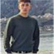 Studente universitario di Economia aziendale impartisce lezioni di economia aziendale