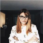 Profesora de artes, artes plásticas e historia del arte que imparte clases o asesorías a niños de todas las edades