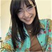 Specializzata e appassionata di lingua inglese, con una tesi triennale in Lingua e Traduzione inglese e magistrale in Letteratura Angloamericana. Lezioni coinvolgenti, spiegazioni appassionate ma accurate, somministrazione di schemi per facilitare lo stud