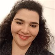 studentessa universitaria impartisce ripetizioni per elementari, medie