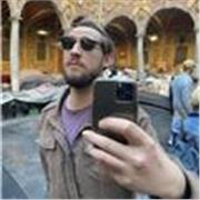 Je propose d’apprendre aux élèves à devenir artistes compétents, curieux et ingénieux. 