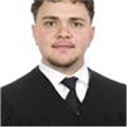 Persona en último año de Relaciones Internacionales, con experiencia estudiando fuera, título de inglés y estudiando en el idioma