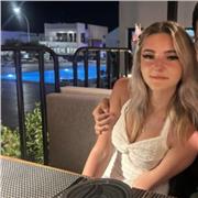 My names Dulcie and I’m 16 years old, looking to help young students that need help learning English literature or language.