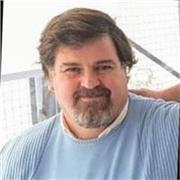 Profesor de Inglés con formación académica sólida, visión innovadora y trayectoria en gestión educativa