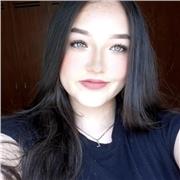 Trabaja como acompañante escolar y cuidador infantil