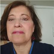 Profesora de educación General básica dicta clases de reforzamiento