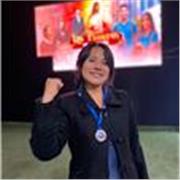 Profesora de matemática imparte clases desde niños escolares hasta jóvenes universitarios